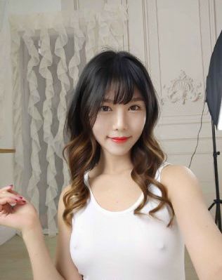 不断的挺腰撞击着她_国产剧高清在线